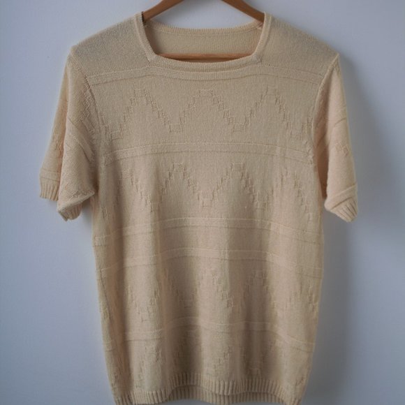 Vintage light yellow knit T-shirt - Picture 2 of 4